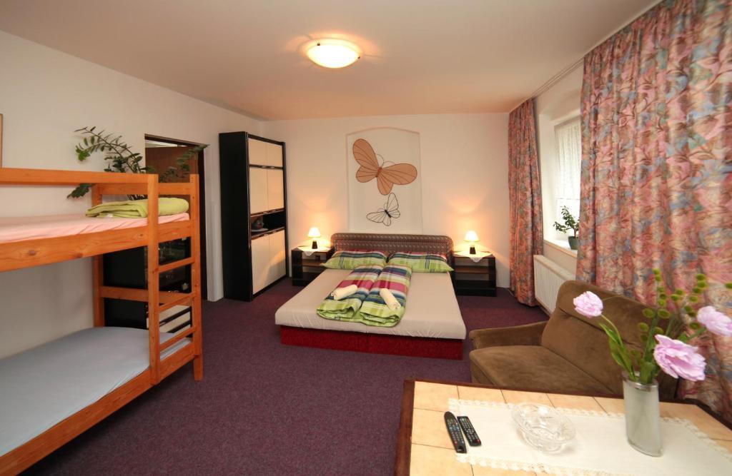 Pension U Kastanu Karlovy Vary Room photo