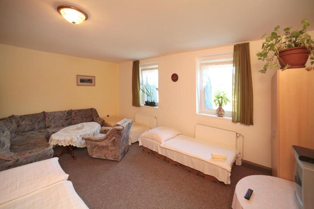 Pension U Kastanu Karlovy Vary Room photo