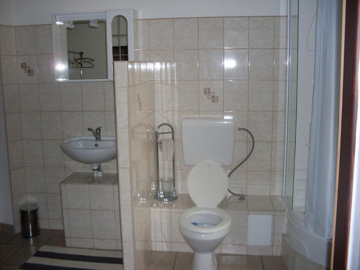 Pension U Kastanu Karlovy Vary Room photo